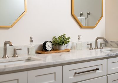 2-3 Hall bath