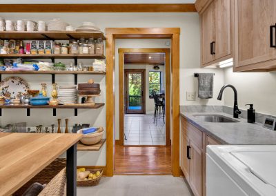 4-4 Pantry